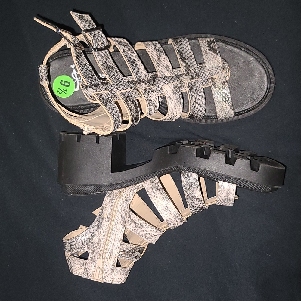 Sandals NWOT - Picture 6 of 12